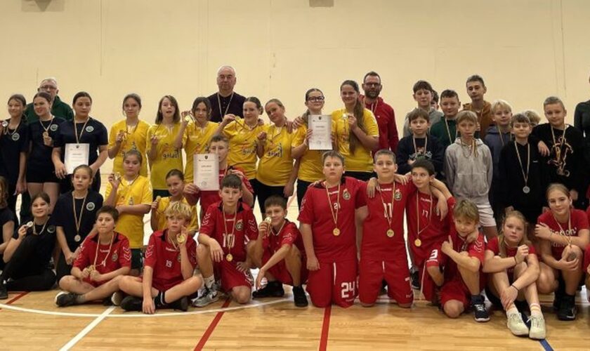 Jiezniškiai – Lietuvos mokyklų žaidynių III etapo (zoninio) didžiųjų mokyklų mokinių kvadrato varžybų nugalėtojai